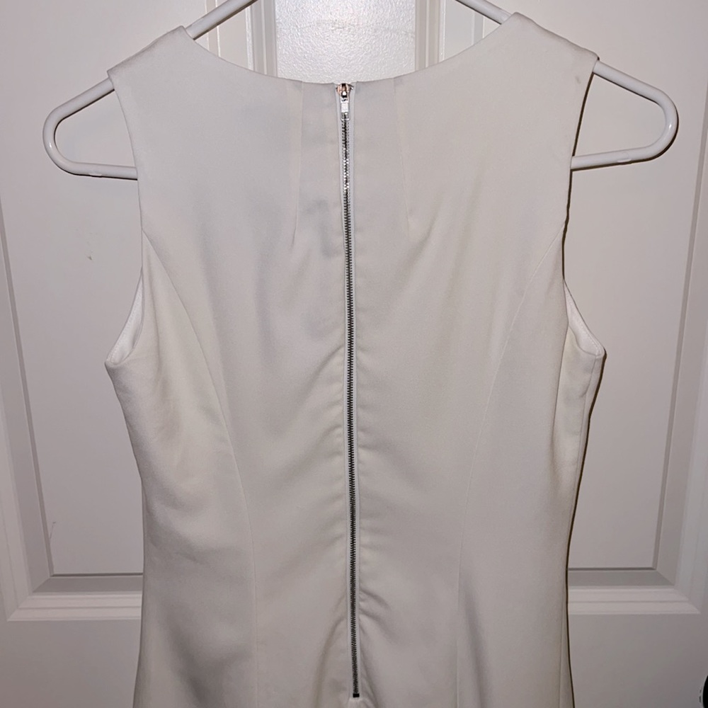 White dress - Picture 5 of 8